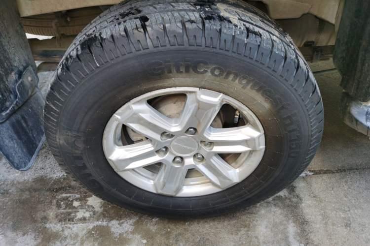 Used SAIC MAXUS T70 2020 2.0T Gasoline Manual Two-Wheel Drive Elite Version Standard Box High Ground Clearance
