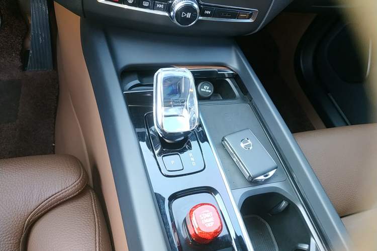 Used Volvo XC60 2025 B5 Four-Wheel Drive Smart & Advanced Luxury Edition
