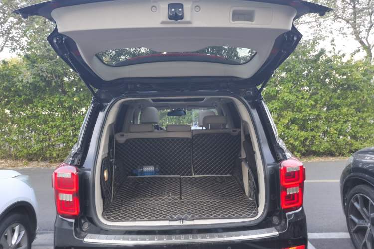 Used GAC Trumpchi GS8 2017 320T Two-Wheel Drive Luxury Smart Connectivity Version (7 Seats)
