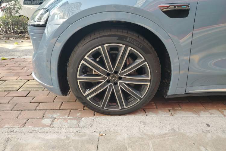 Used Hima Luxeed R7 2024 All-Electric 667 km Max
