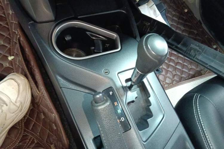 Used Toyota RAV4 2019 2.0L CVT Two-Wheel Drive Luxury Version China VI Standard
