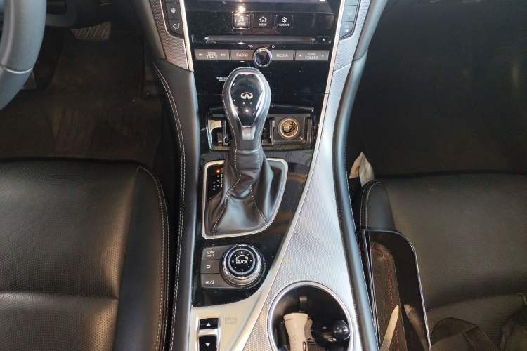 Used Infiniti Q50L 2018 2.0T Enjoyment Version China VI Standard
