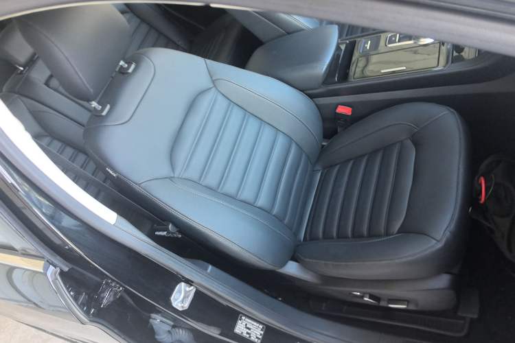 Used Ford Edge 2020 EcoBoost 245 Two-Wheel-Drive Platinum Edition 5 Seats
