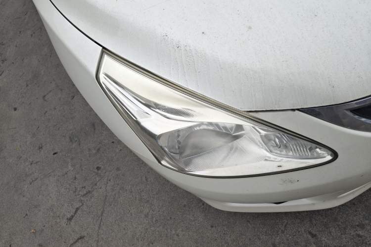 Used Nissan Tiida 2013 1.6L CVT Cool Cafe Edition
