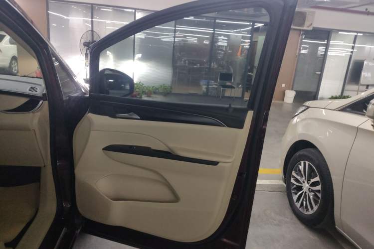 Used Buick GL8 2022 ES Land Cruiser 653T Luxury Model
