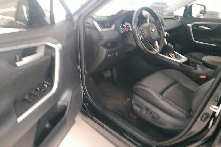 Used Toyota Wildlander 2022 2.0L CVT Two-Wheel Drive Luxury PLUS Edition
