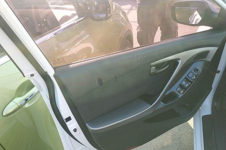 Used Hyundai Elantra 2016 1.6L Automatic Smart Version
