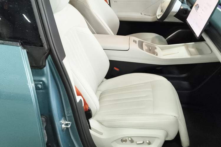 Used ONVO L60 2024 60 kWh Rear-Drive Version