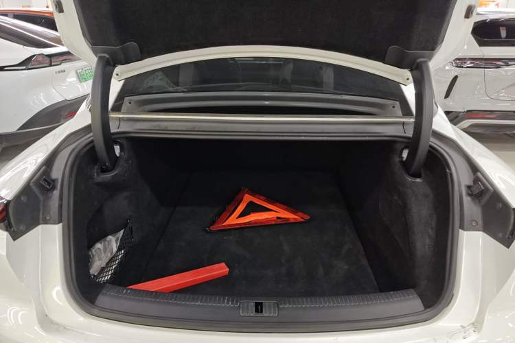 Used  L7 2022 Dynamic Model
