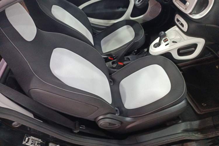 Used  fortwo 2015 1.0L 52 kW Hardtop Passion Edition
