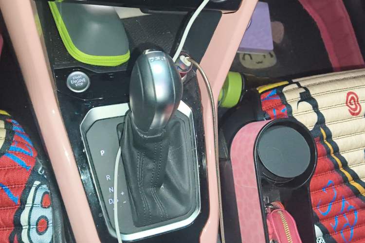 Used Volkswagen T-ROC 2019 280TSI DSG Two-Wheel-Drive Luxury Model China VI Standard
