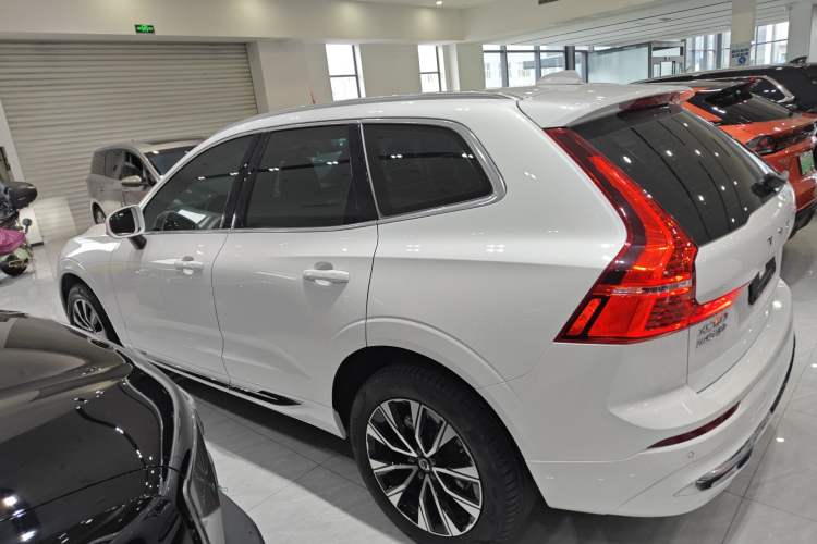 Used Volvo XC60 2023 B5 4x4 Smart Luxury Edition
