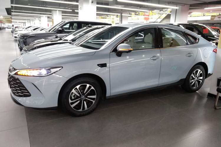 Used BYD Qin PLUS 2025 DM-i Smart Drive 55KM Beyond Model
