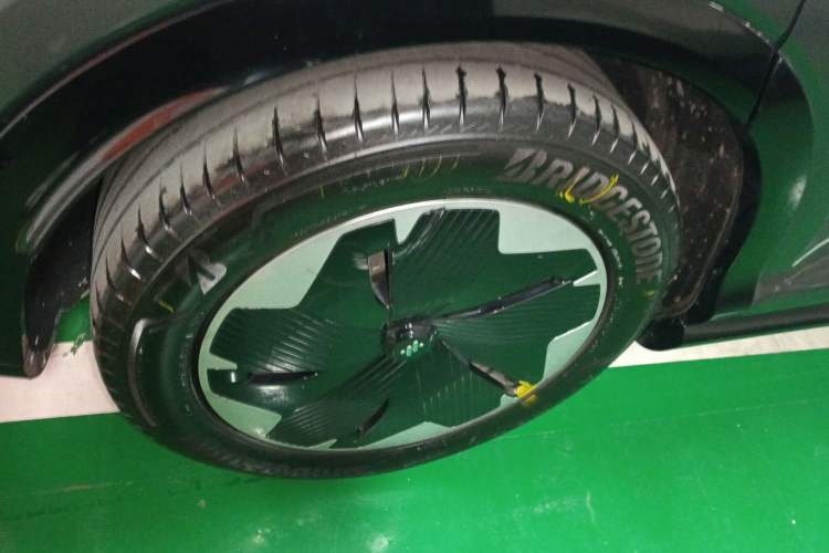 Used  LS7 2023 77 kWh Urban Fit Rear-Wheel Drive
