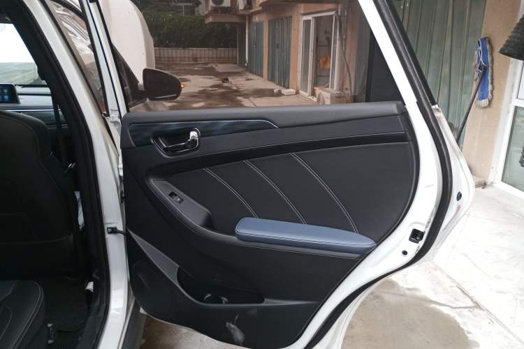 Used Dongfeng Fengon 580 New Energy 2019 1.8L PHEV Zhihao Model 7 Seats
