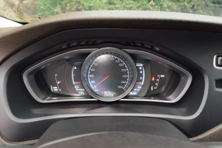 Used Volvo V40 2015 1.6T Zhiyi Edition