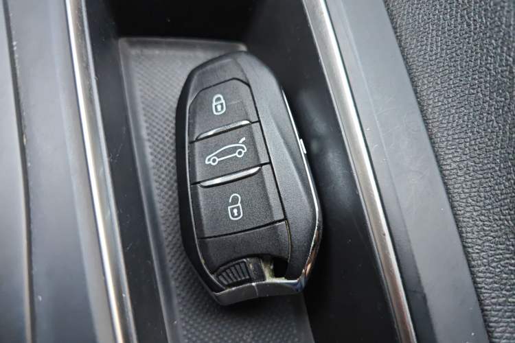 Used Peugeot 5008 2017 380THP 7-Seater Boundary-Free Edition
