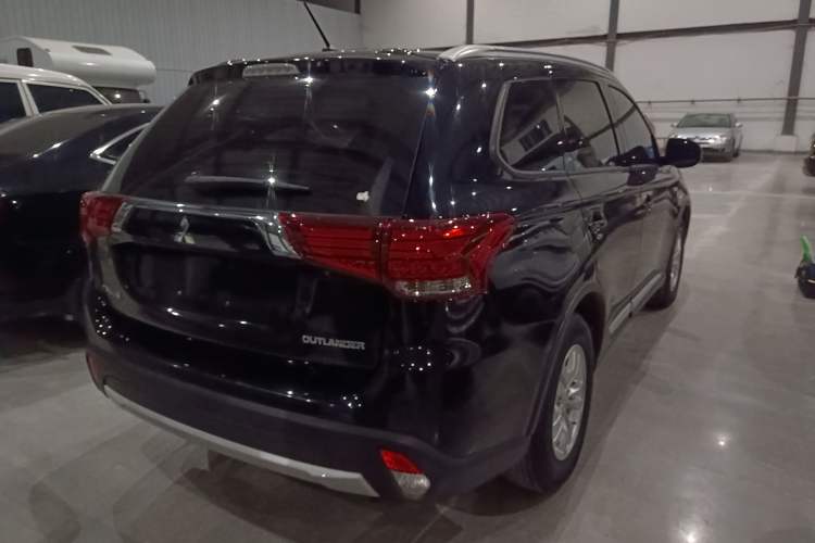 Used Mitsubishi Outlander 2016 2.0L Two-Wheel Drive Fashion Edition 5 Seats