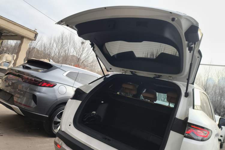 Used BYD Song L DM-i 2024 112 km Leading Edition