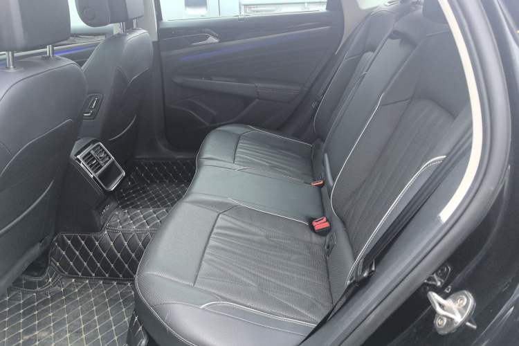 Used Volkswagen Passat 2022 330TSI Starry Luxury Edition – Exclusive Special Edition