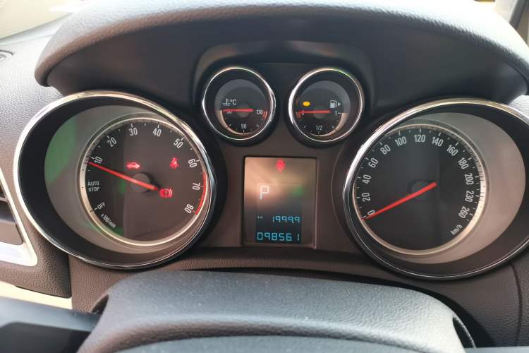 Used Buick Encore 2015 1.4T Automatic Two-Wheel Drive Urban Elite Version
