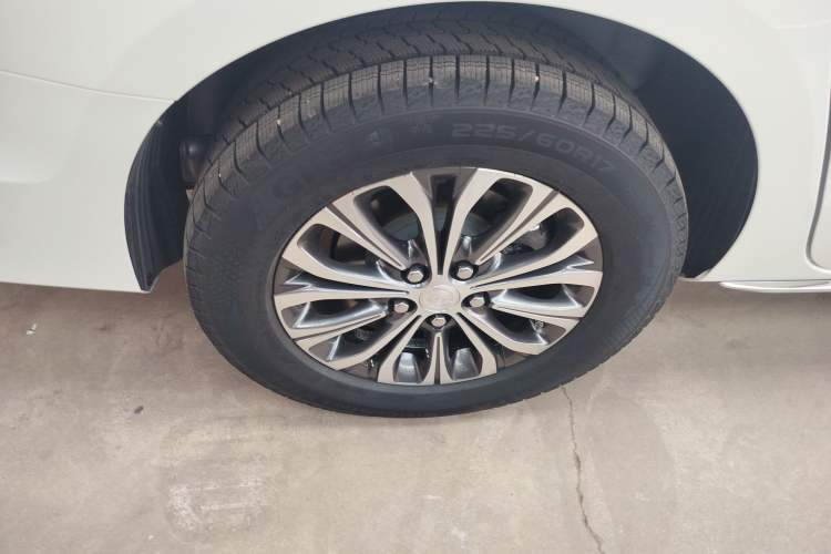 Used Buick GL8 2023 Facelifted Land Cruiser Executive Luxury Version