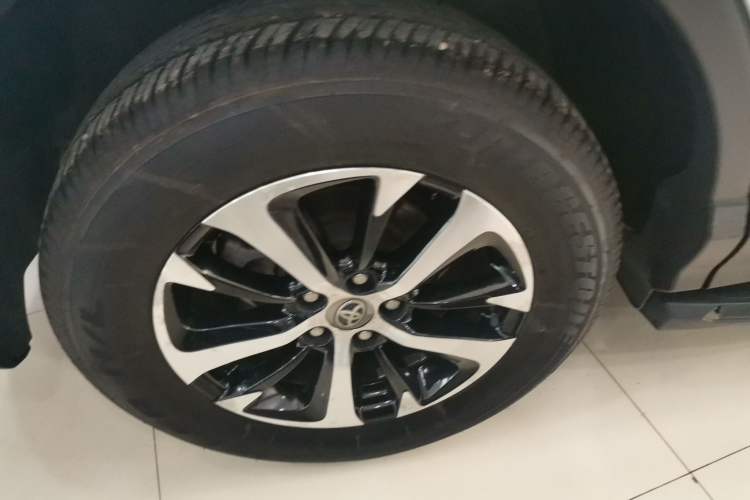 Used Toyota RAV4 2016 2.0L CVT Two-Wheel Drive Fashion Edition China V Standard
