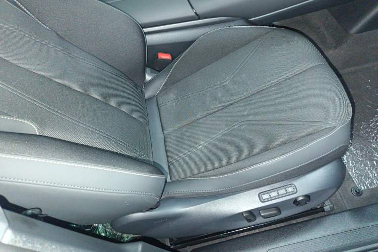 Used Volkswagen ID.UNYX 2024 Pro Long-Range Version
