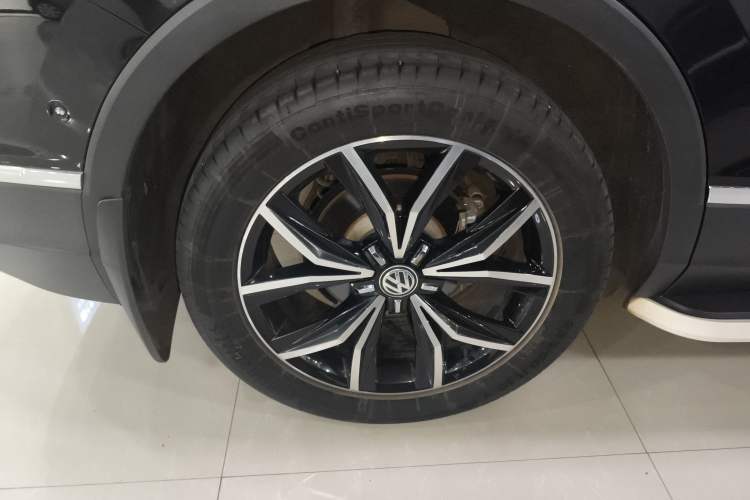Used Volkswagen Tiguan L 2019 330TSI Automatic Two-Wheel Drive Smart Luxury Version China V Emission Standard