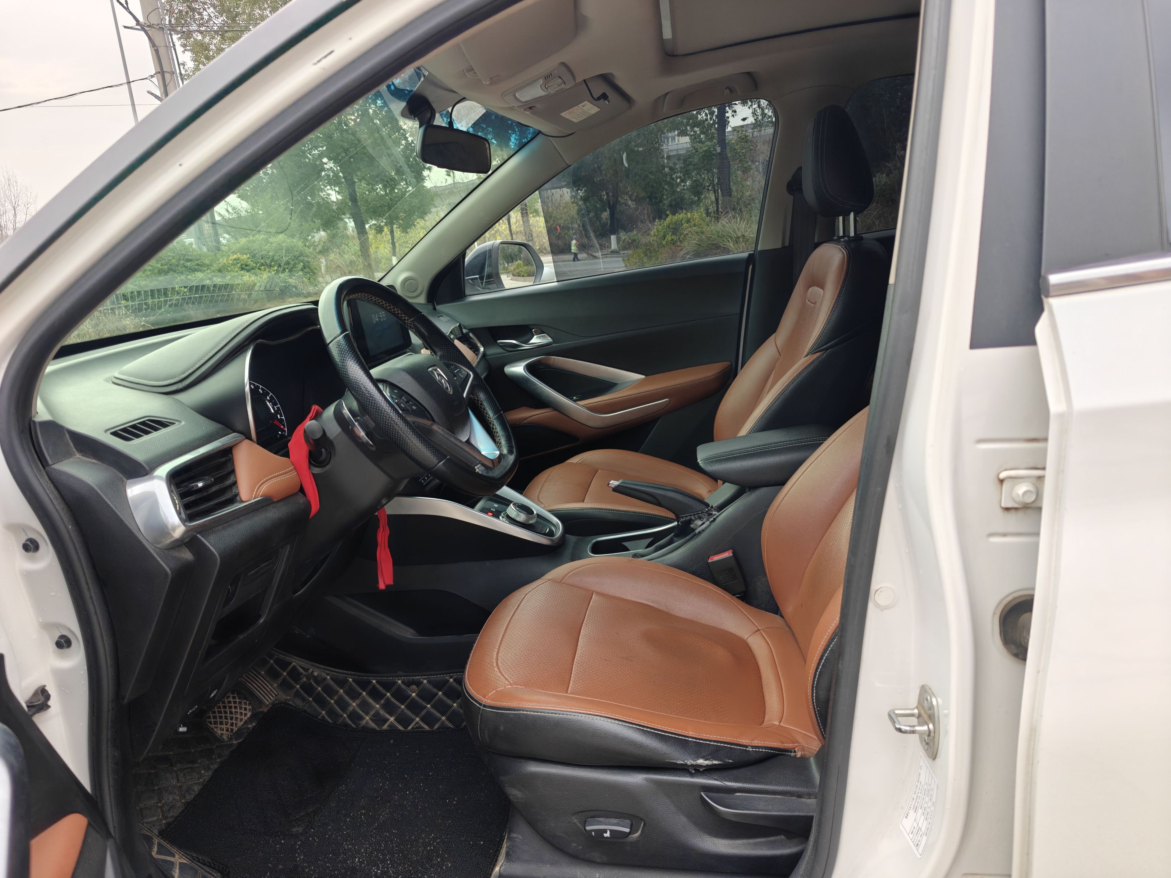 Переднее сиденье в автомобиле