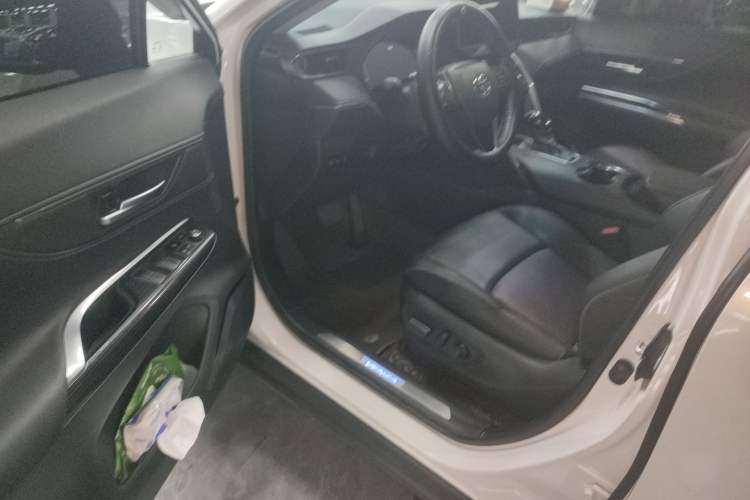 Used Toyota Venza 2023 2.5L Smart Electric Hybrid Dual-Drive Prestige Version
