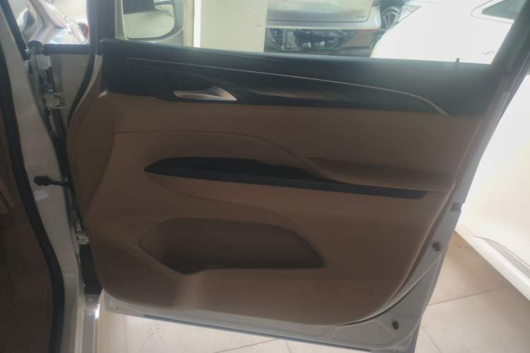 Used Buick GL8 2021 ES Landtrek 653T Luxury Model
