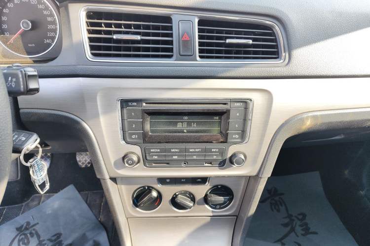 Used Volkswagen Lavida 2013 Restyled Classic 1.6L Manual Comfort Edition
