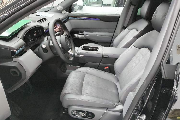 Used Zeekr 7X 2025 100 kWh Long-Range Rear-Wheel Drive with Intelligent Driving Features
