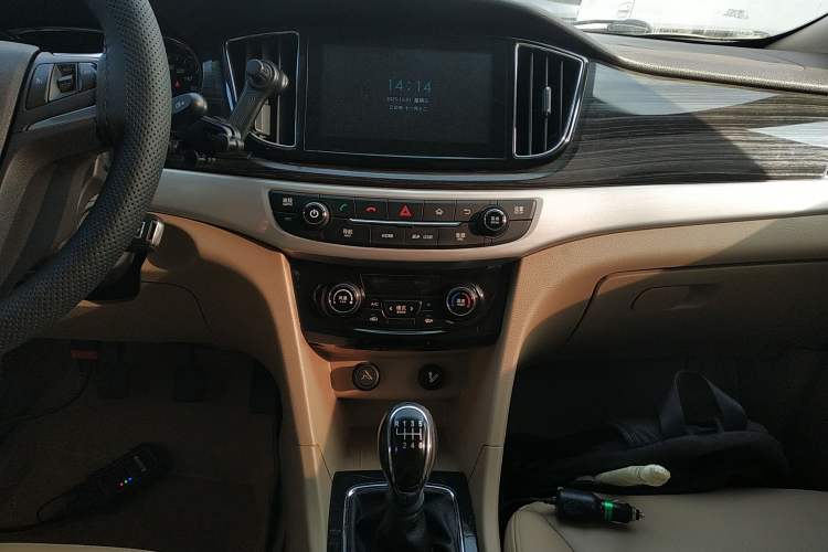 Used Baojun 730 2016 1.5T Manual Luxury Edition 7 Seats
