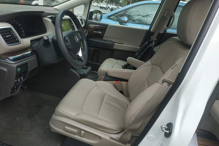 Used Honda Odyssey 2015 Revised 2.4L Luxury Edition
