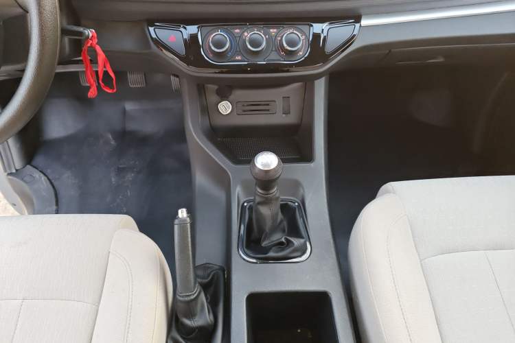 Used FORTHING Lingzhi 2023 M5L 1.6L Base Model 7 Seats
