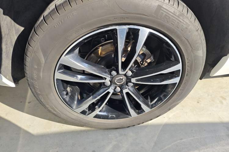 Used Volvo XC60 2019 T5 4x4 Zhiyuan Edition China VI Standard
