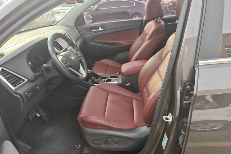 Used Hyundai Tucson 2018 1.6T Dual-Clutch Two-Wheel Drive 15th Anniversary Special Edition