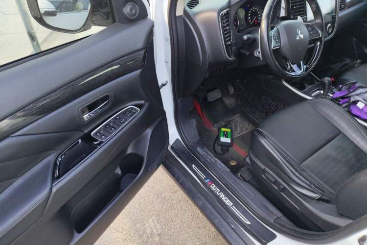 Used Mitsubishi Outlander 2019 2.4L 4x4 Zhi Xiang Edition 5 Seats China VI Standard
