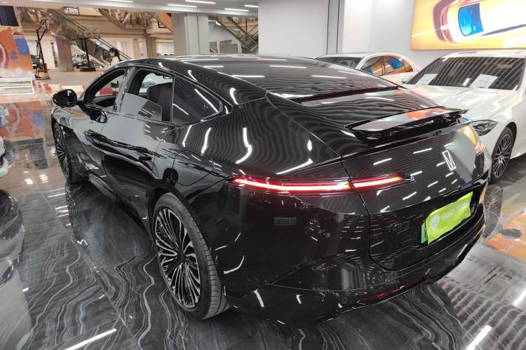 Used  12 2025 Ultra Extended-Range Edition
