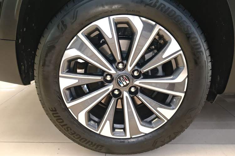 Used Buick Envision 2025 Encore Plus 28T Two-Wheel-Drive Platinum Edition