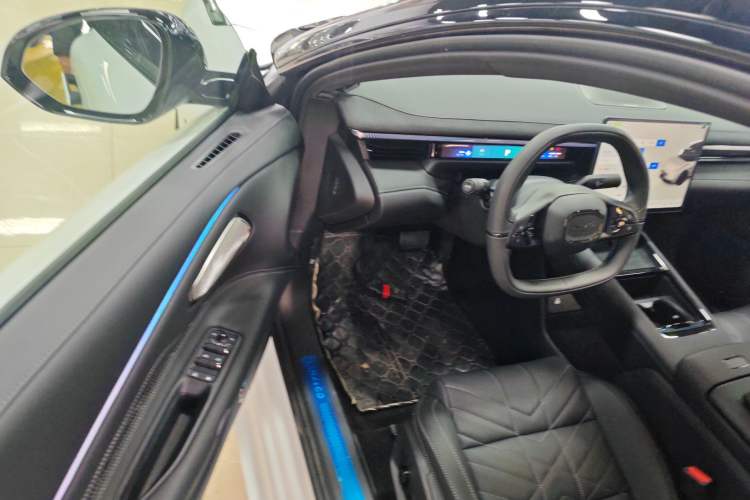 Used Lynk & Co Lynk & Co 10 EM-P 