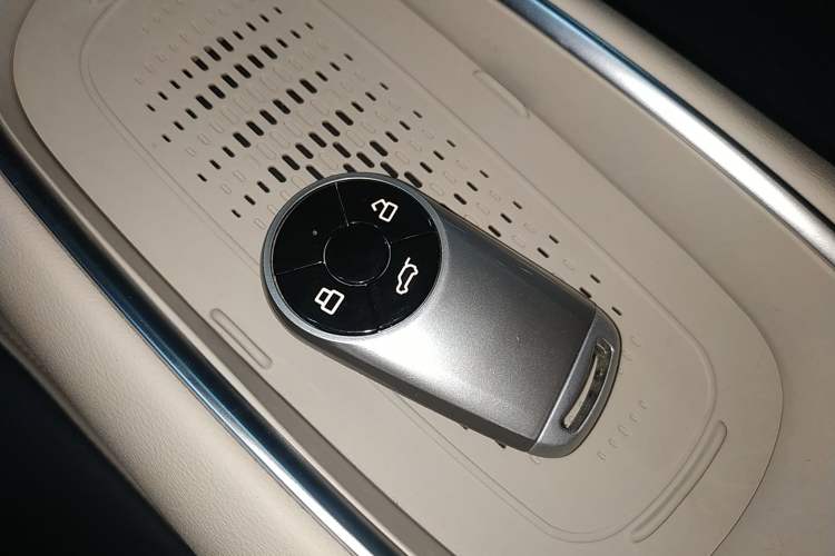 Used ORA Good Cat 2023 401 km Standard Range Luxury Version Lithium Iron Phosphate
