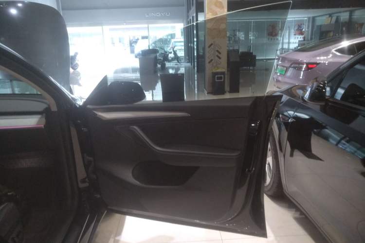 Used Tesla Model Y 2023 Rear-Wheel-Drive Version
