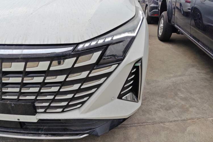 Used Changan UNI-Z New Energy 2024 Blue Whale Smart Electric iDD 125km Beyond Edition
