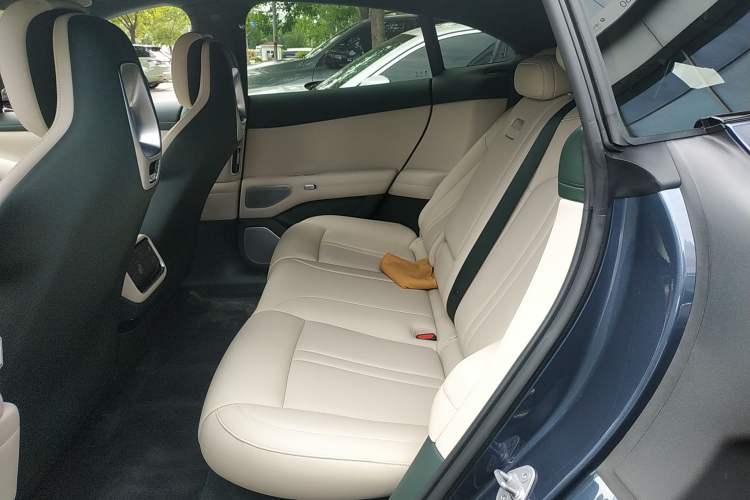 Used  YU7 2025 Ultra-Long Range High-Performance All-Wheel-Drive Max Edition
