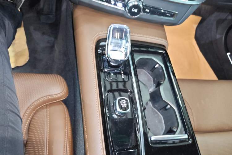 Used Volvo S90 New Energy 2025 Plug-in Hybrid Four-Wheel Drive Long-Range Luxury Smart Edition
