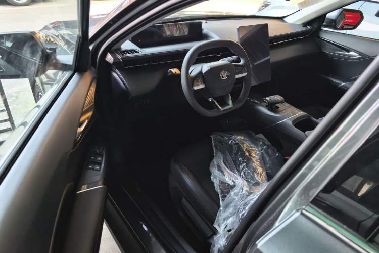 Used Changan Eado 2025 Blue Whale 1.5T 500Bar Prestige Model
