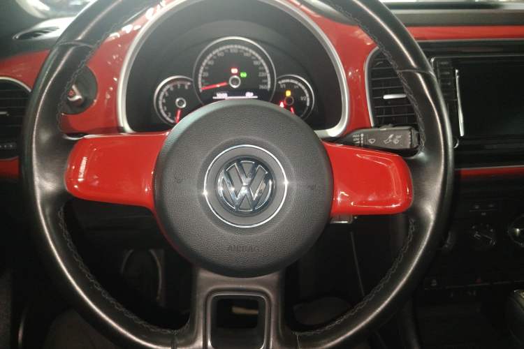 Used Volkswagen Beetle 2015 180TSI model
